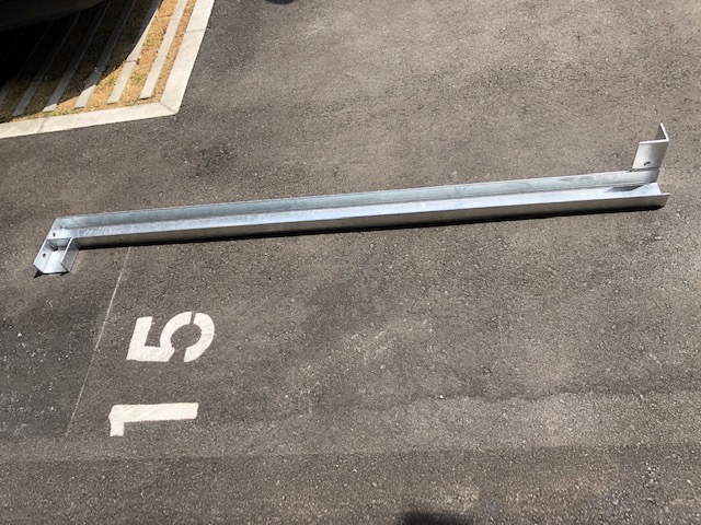 ラック支持金物