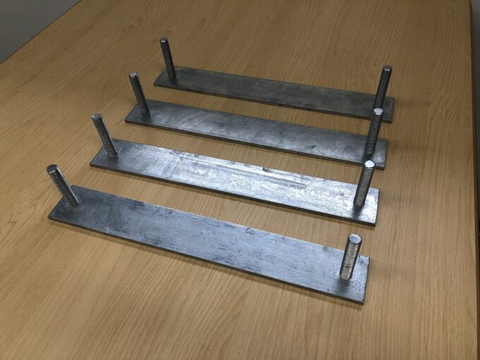 スタッド付取付金具