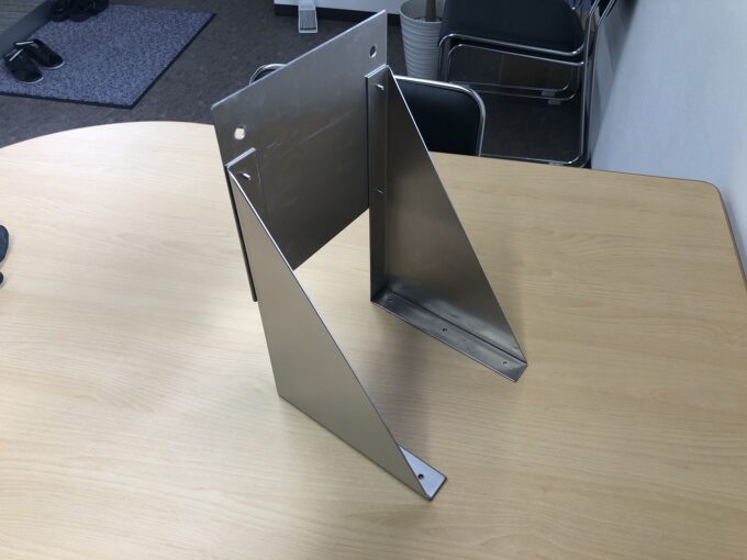 センサー取付金具