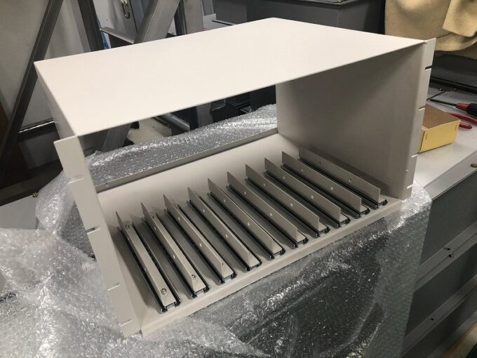 ラックマウント金物