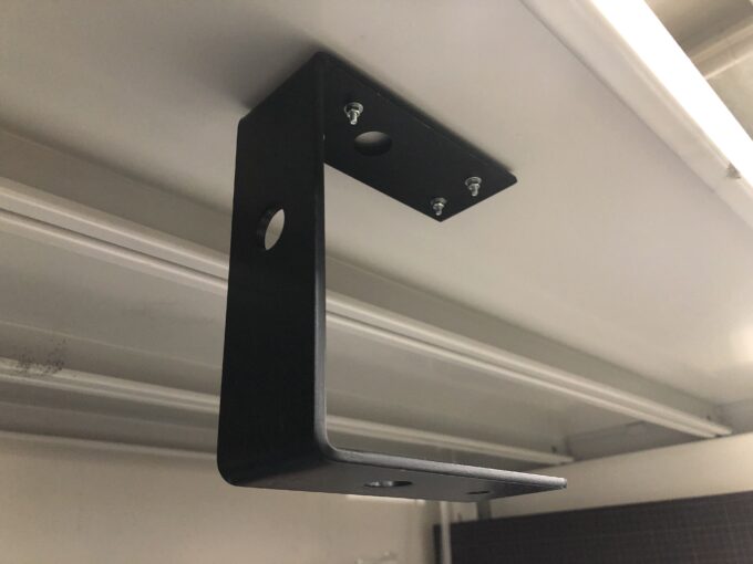 レーザー下げ振り用コ型金具