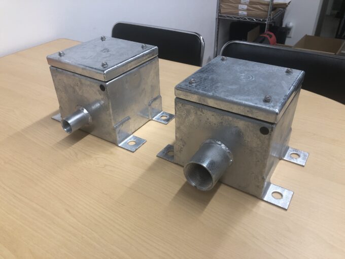 ソケット付き完全防水プルボックス