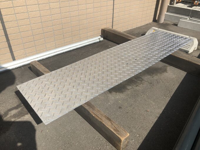 アングル補強縞鋼板