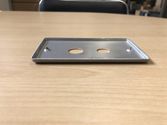 新金属プレート穴あけ加工品