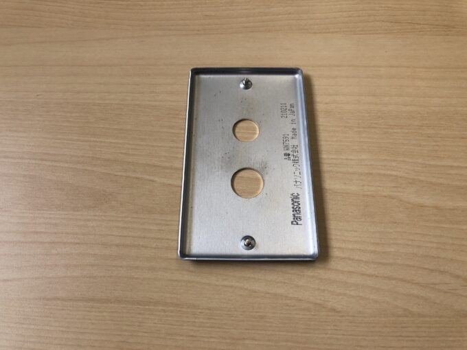 新金属プレート穴あけ加工品