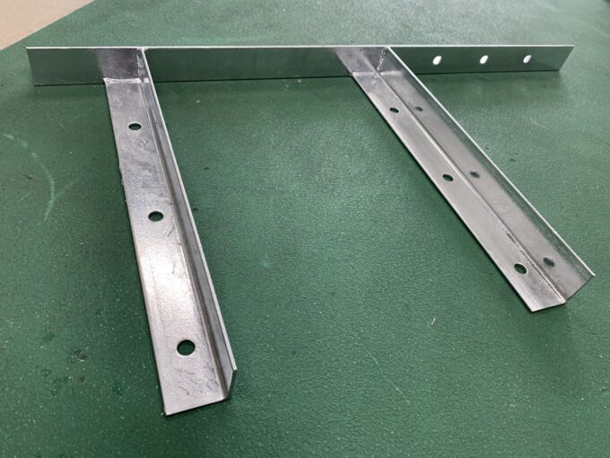 ドブ引込金具