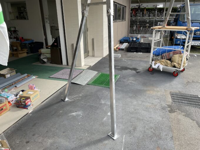 レール山越器向け伸縮脚