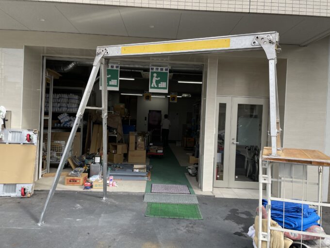 レール山越器向け伸縮脚