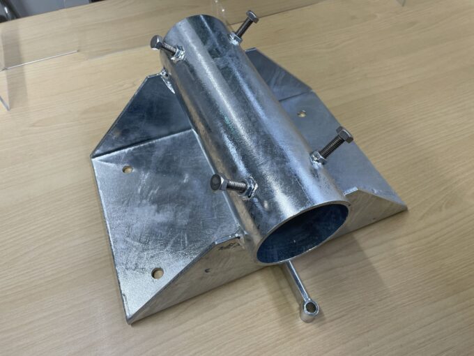 ドブ パイプ支持金具