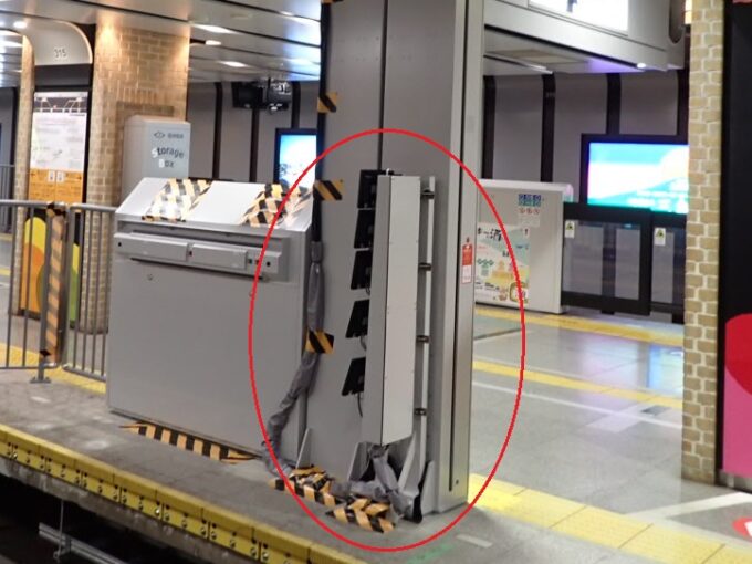 モニター支持金具