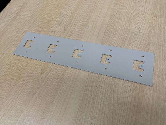 リレー取付用化粧板