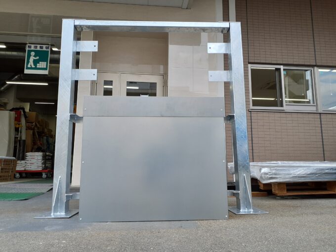 分割式PCS架台（ドブ角パイプ＋ZAM）