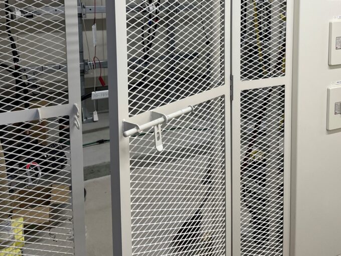電気室侵入防止 ネットフェンス