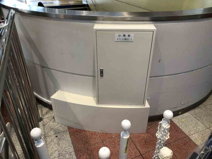 R面取付カバーダクト（施工前後）