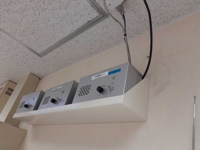 ラインモニター用アンプ向け固定金物