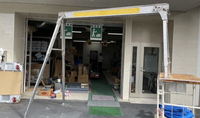 レール山越器伸縮脚