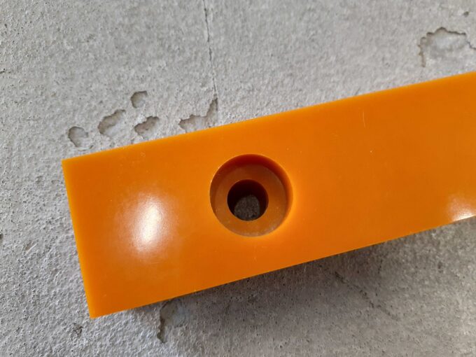 ベーク板絶縁クリート