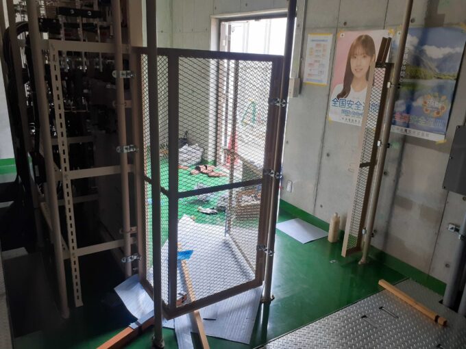 片開きネットフェンス