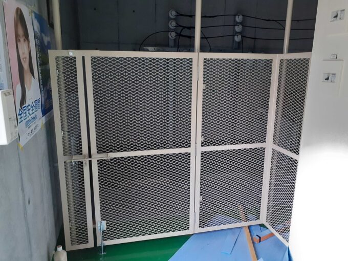 片開きネットフェンス