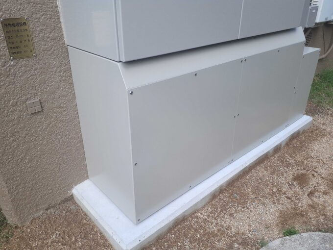 分割式配電盤下カバー（重耐塩塗装）