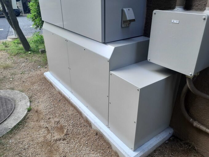 分割式配電盤下カバー(重耐塩塗装)